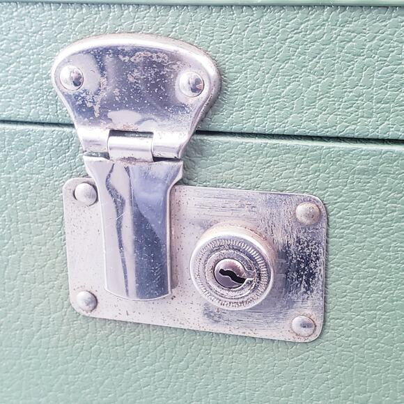 Vintage ‘70s Carilite Hard Shell Train Case Makeup Avocado Green No Key - Picture 11 of 14